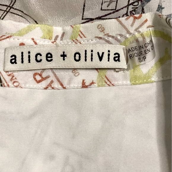 NWT Alice + Olivia Willa Travel Stamp Print Silk Long Sleeve Shirt - Sz S - Picture 6 of 9